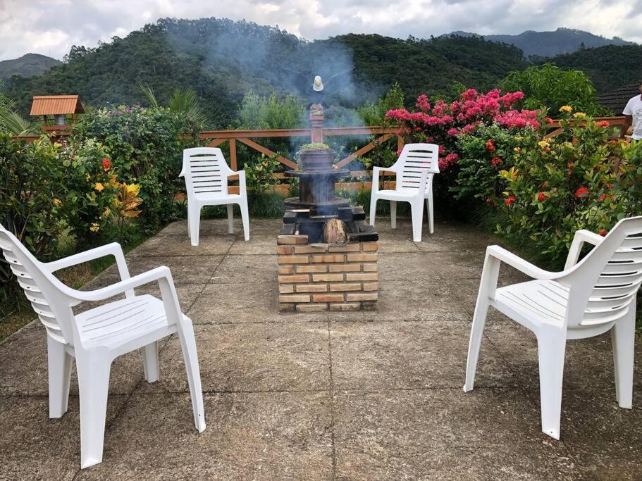 Casa nas montanhas com piscina e vista panorâmica Domingos Martins Exterior foto