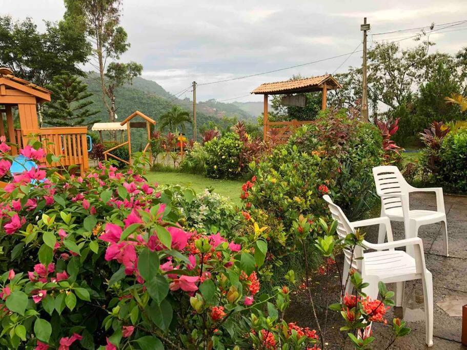 Casa nas montanhas com piscina e vista panorâmica Domingos Martins Exterior foto